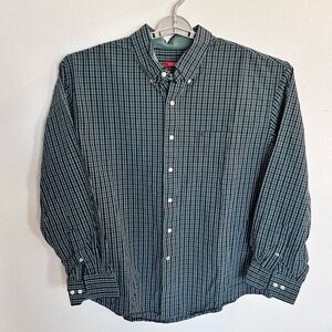 IZOD Men’s Plaid Long Sleeve Button Down

Size XL